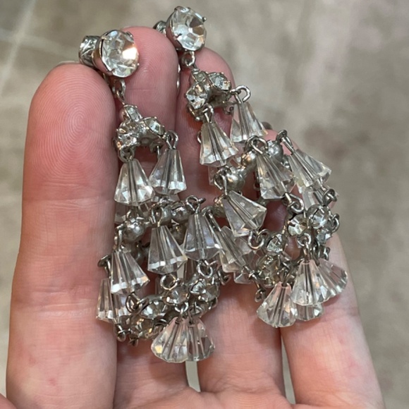 Vintage HATTIE CARNEGIE Austrian Crystal Chandelier Earrings RARE Retro Chic - Picture 14 of 15